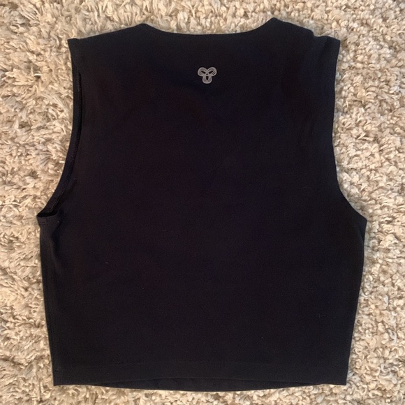 3 pieces. TNA Aritzia High Waisted Shorts and Bra Top Size M with Tank Size S - Picture 13 of 14